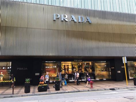 PRADA(Canton Road) PRADA（廣東道店） .